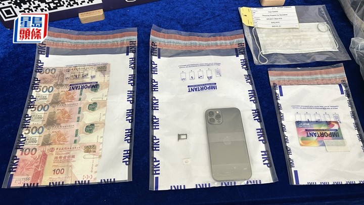 警方展示檢獲的證物。林思明攝