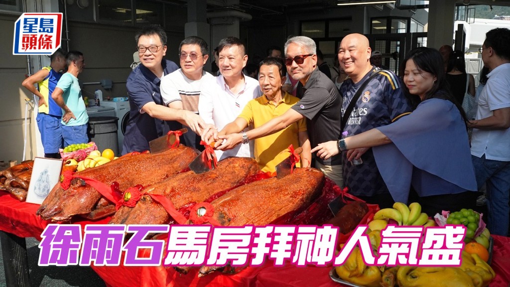 由吳嵩牽頭的幾個馬主團體成員齊撐場，包括經營洋服生意的黃俊文（左三）及「績王」林志威（右二）。