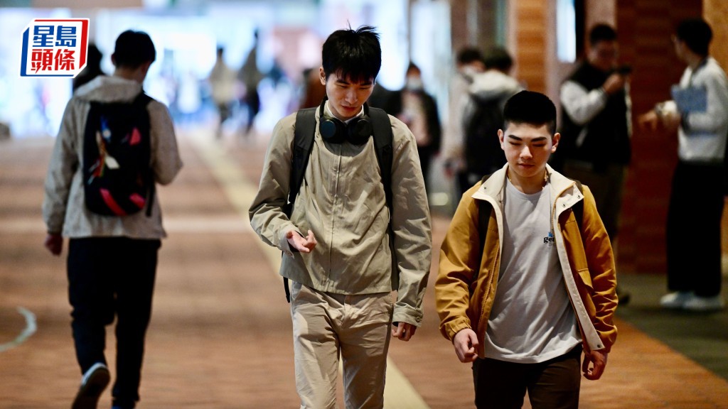政府修訂資助專上學額門檻，透過人才計劃來港的受養人，未年滿18歲的學生，須居港滿兩年方可符合資格申請政府資助專上課程學額。資料圖片