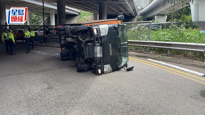 貨車自炒翻側。fb：馬路的事討論區