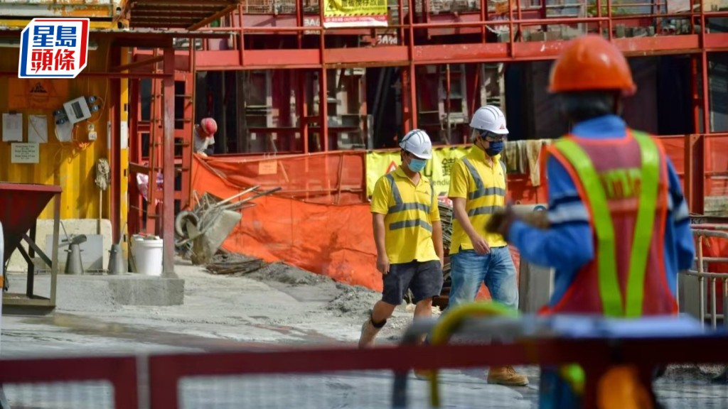 近日接連發生建造業致命及嚴重工作意外，勞工處明（8日）起展開針對建造業的全港性特別執法行動，打擊不安全的違規作業。資料圖片