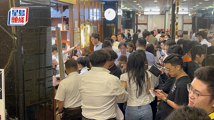 金鐘一帶食店受影響。楊偉亨攝