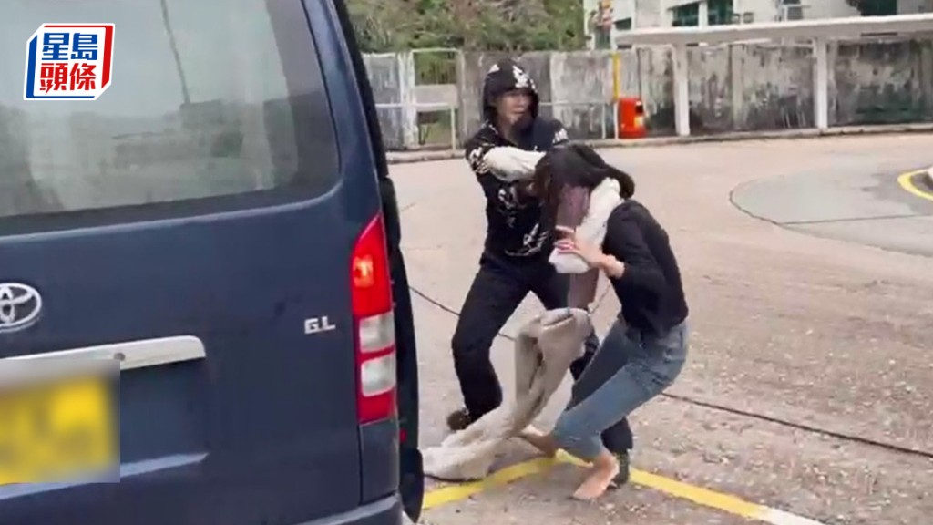 女事主當日遭各被告強行扯上客貨車帶走。網上圖片