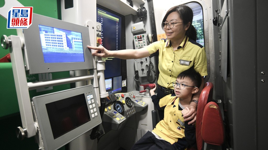 展覽新增「我要做車長」列車模擬駕駛體驗，參觀者可登上專為訓練車長而設的模擬駕駛室，親身體會駕駛基本操作。