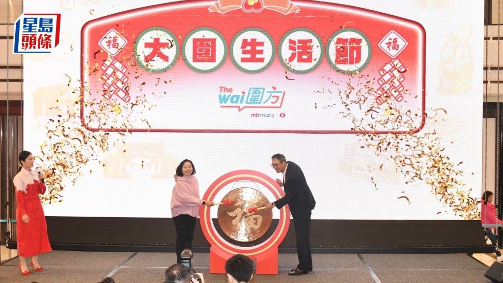 圍方「大圍生活節」今日開日,左起:麥美娟及鄧智輝。何君健攝