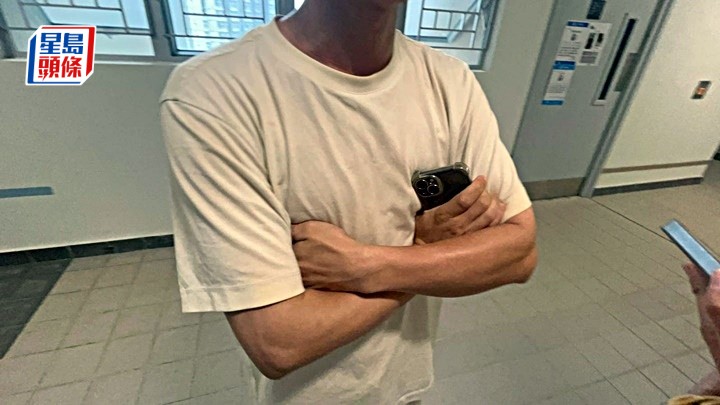 死者幼子回忆父亲生前点滴。杨伟亨摄