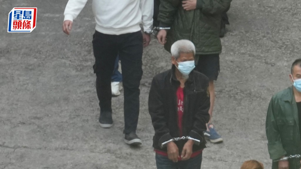 古思堯因在後樓梯放置雜物被票控。劉駿軒攝