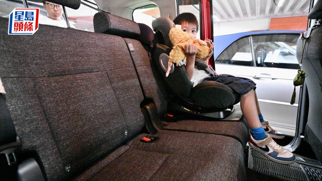 兒童乘私家車須用束縛設備即日起生效。