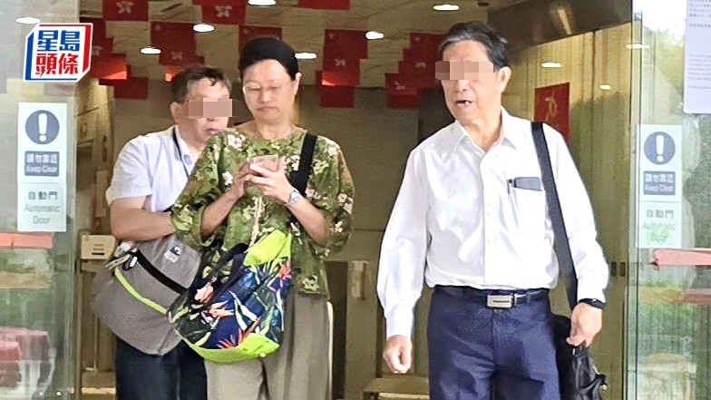 被告陸佩玲（綠免上衣）涉法庭內拍攝法官照片被控。王仁昌攝