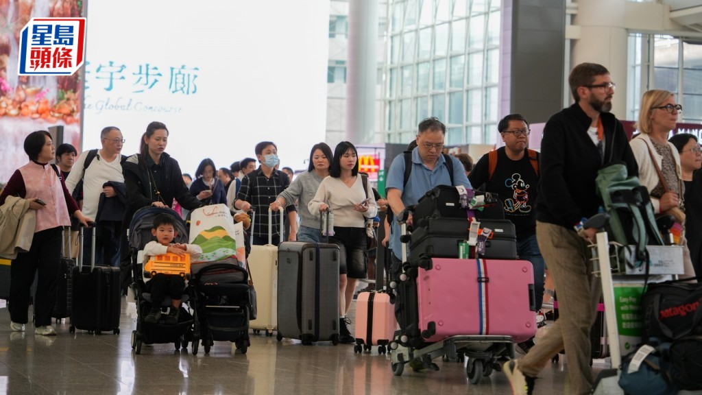 2月22日的單日客運量超過21萬人次，為農曆新年假期間的高峰。資料圖片