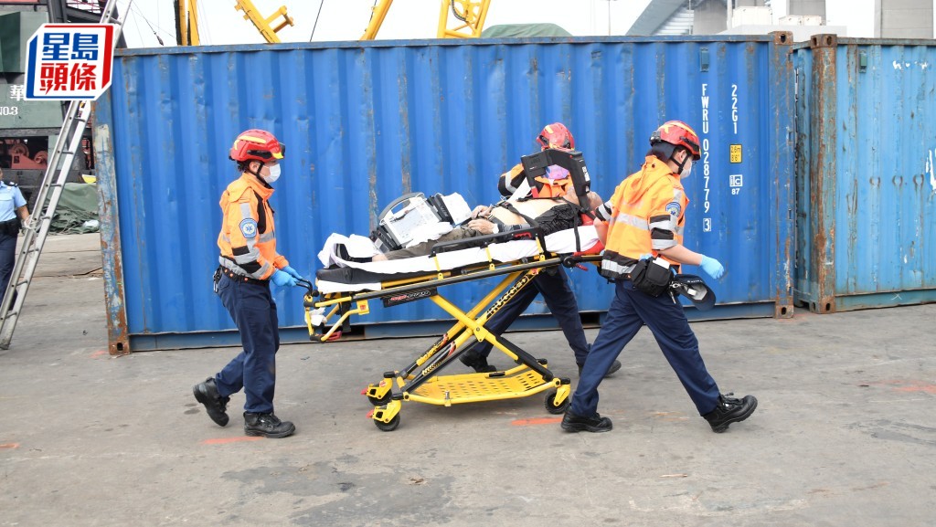 獲救男子昏迷送院。楊偉亨攝