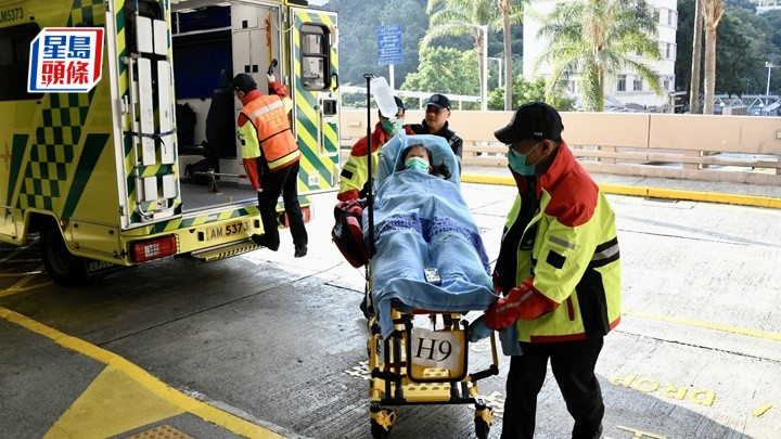 女跑手不適送院。楊偉亨攝