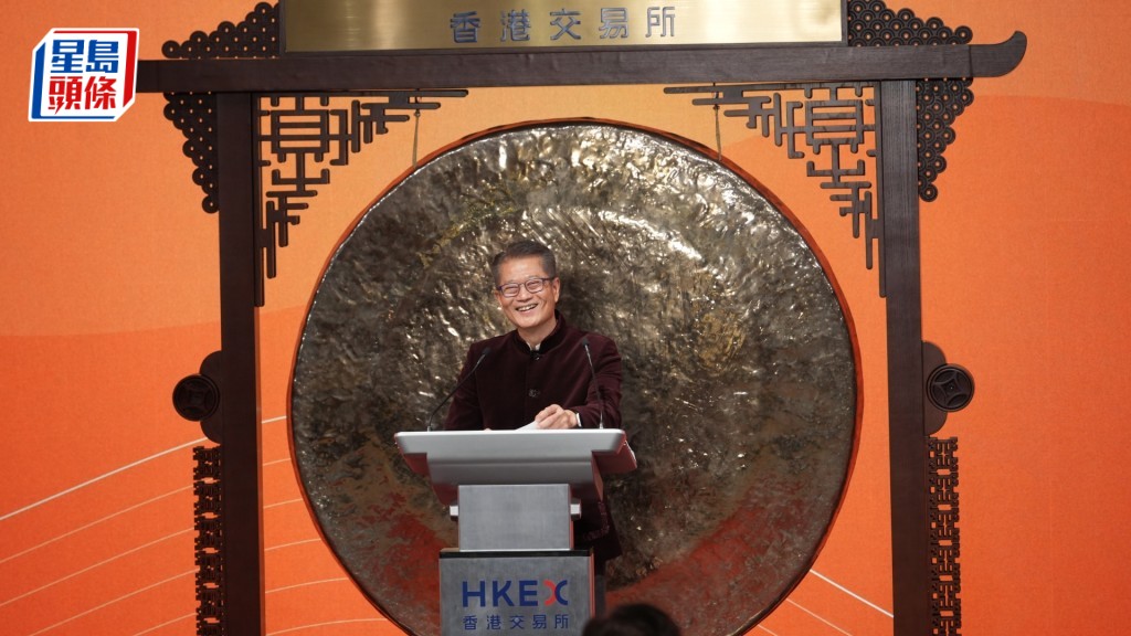 陳茂波在港股農曆新年首個交易日開市儀式致辭。吳艷玲攝