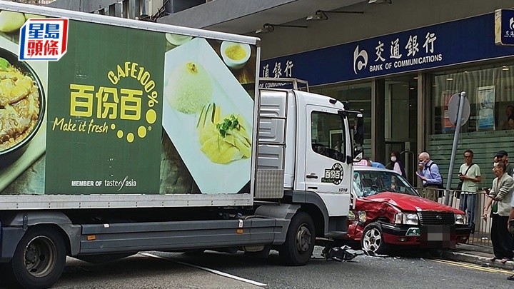货车与的士相撞。fb：Terry Wong