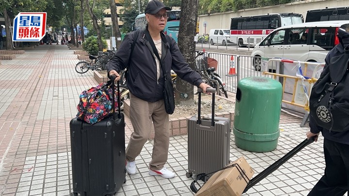 宏志閣居民庾先生感慨說：「成間屋都想帶走！」