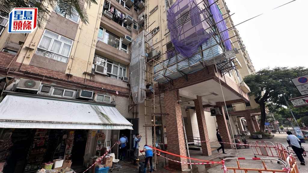 男工跌倒倒地，清醒送院救治。梁國峰攝