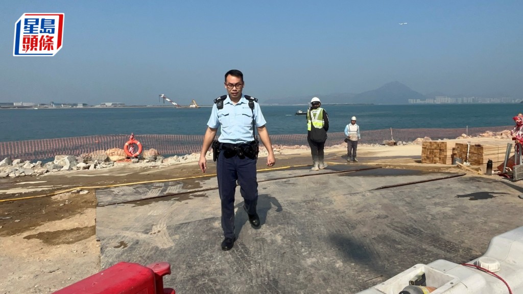 小蠔灣車廠對開海面現男浮屍。林思明攝