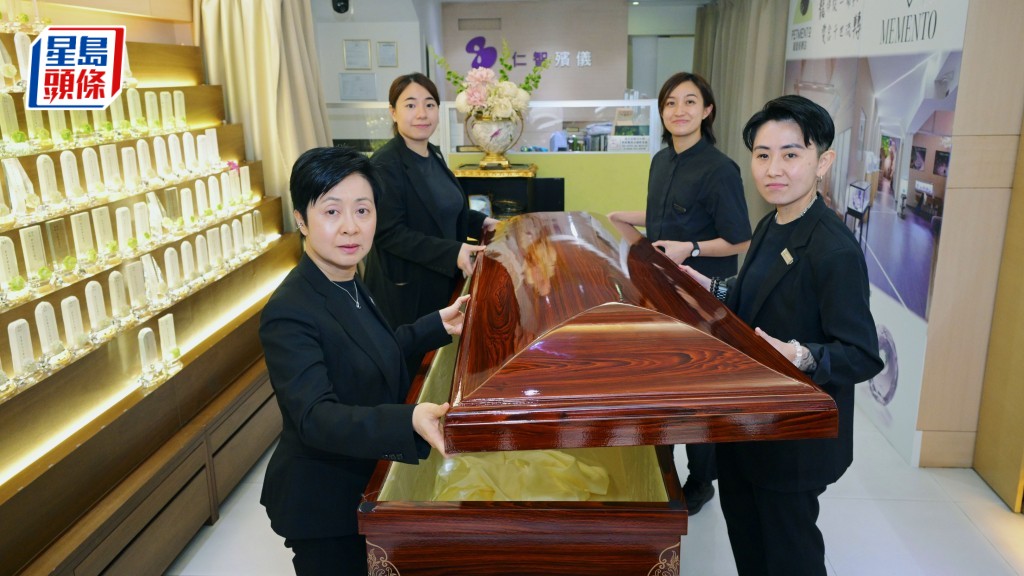 女殡仪团队巧手送先人走最后一程  抚慰家属心灵。