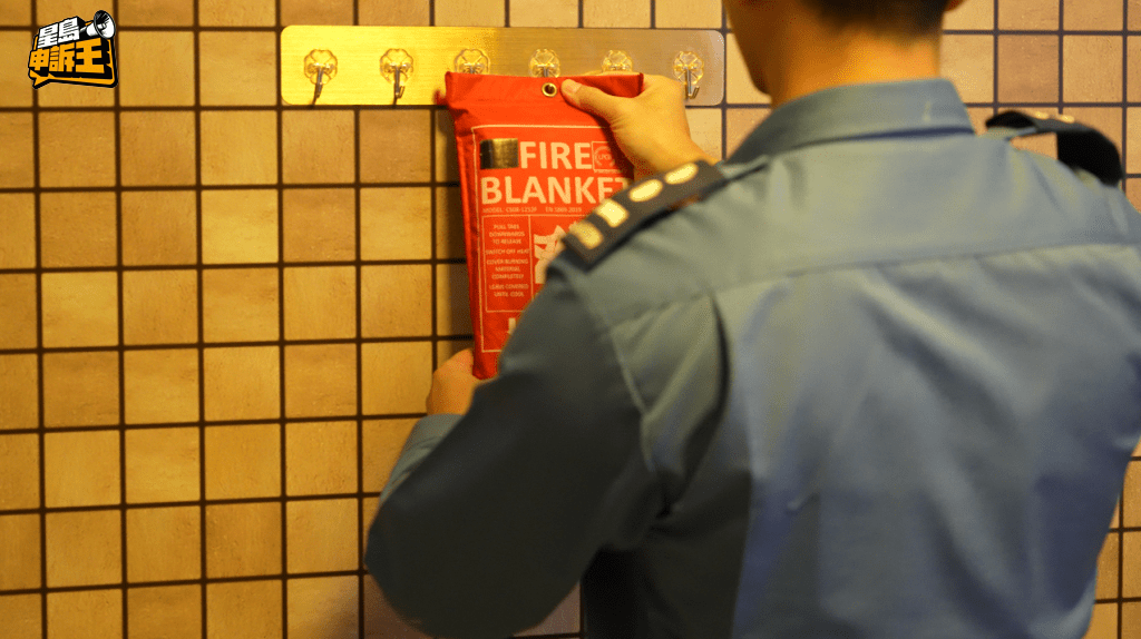 滅火氈應擺放在廚房，並且遠離爐具的地方。