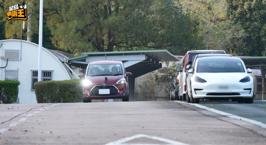 曹Sir說要完全煞停一部車，是需要兩個部份，分別是反應時間和煞車距離。