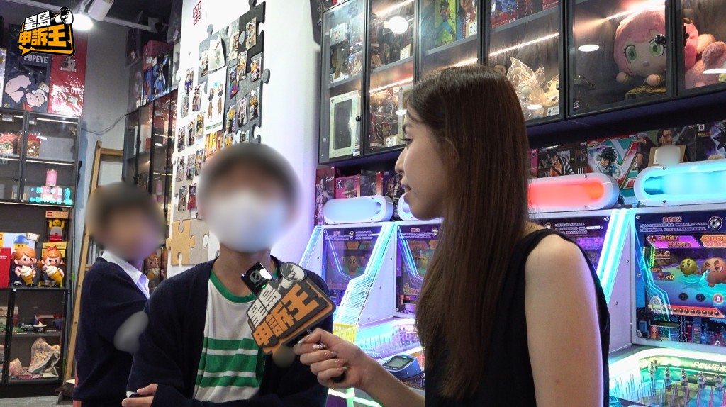 有穿着校服打彈珠機的學生表示。每次大概玩100元,家人沒有因此責罵。 有穿着校服打彈珠機的學生表示。每次大概玩100元,家人沒有因此責罵。