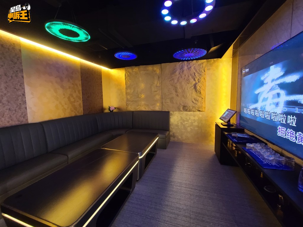 「金區」就大玩顏色，以金色作主調。