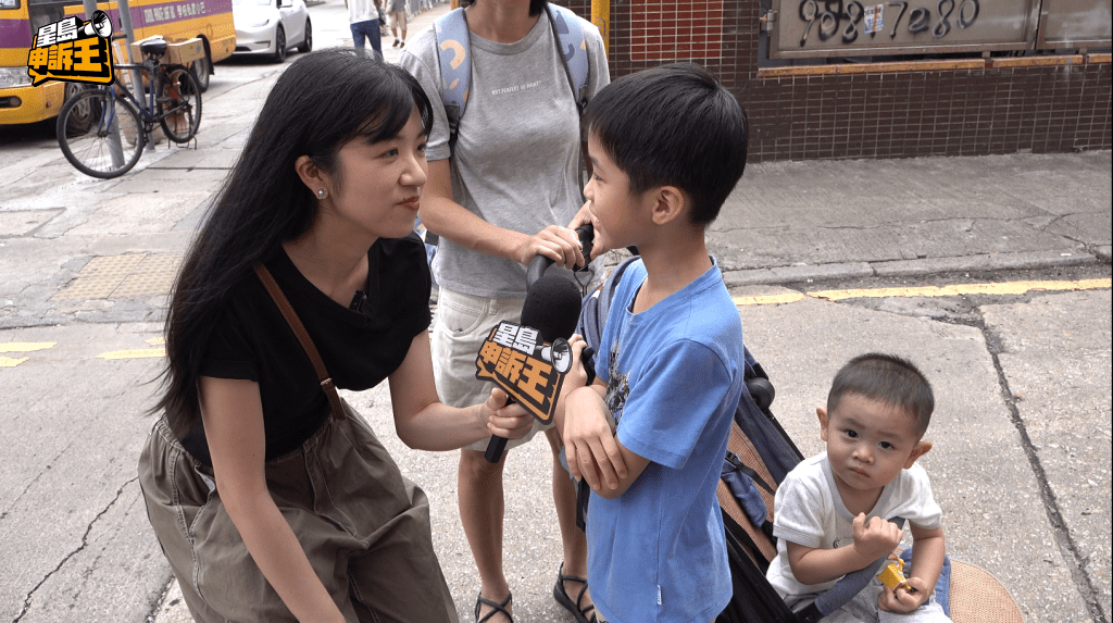 梁太的大兒子也指不怕阿俊,很喜歡與他聊天。 梁太的大兒子也指不怕阿俊,很喜歡與他聊天。