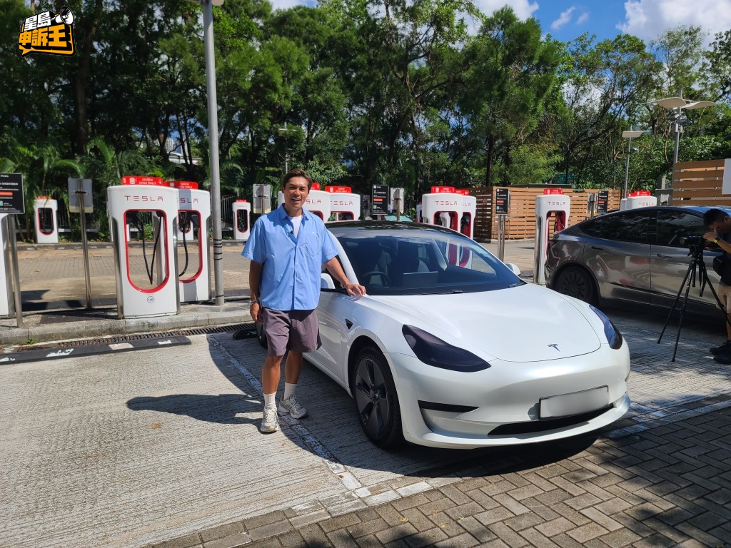 《星島申訴王》星級主持Bryan,現時是以電動車代步。 《星島申訴王》星級主持Bryan,現時是以電動車代步。