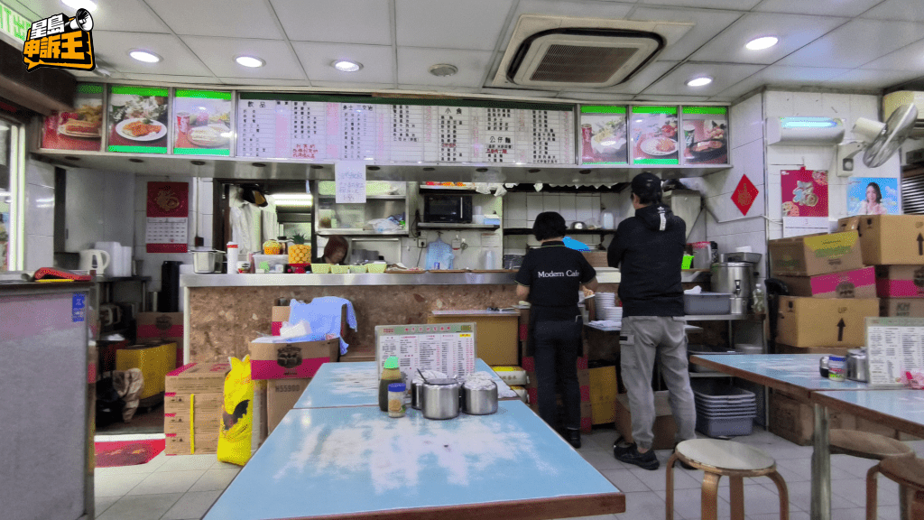 吳先生堅信,在香港飲食業中,大部分從業員仍然很有禮貌。 吳先生堅信,在香港飲食業中,大部分從業員仍然很有禮貌。