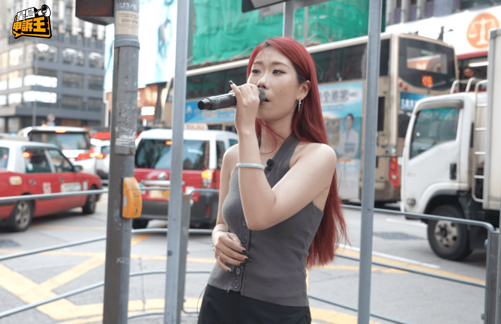 Gigi透露，自己在專上學院的音樂教育專業畢業，目前於香港的主題樂園工作，而一直以來的夢想就是成為歌手。 