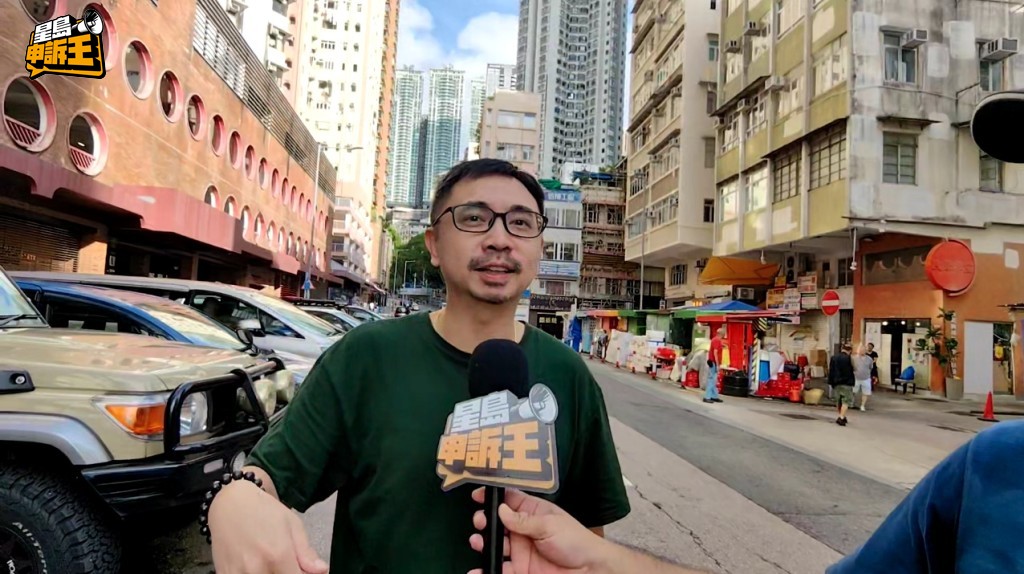 Andy表示,勉強把座駕泊在車房或洗車屋門前錶位,車輛隨時被刮花,只能息事寧人。 Andy表示,勉強把座駕泊在車房或洗車屋門前錶位,車輛隨時被刮花,只能息事寧人。