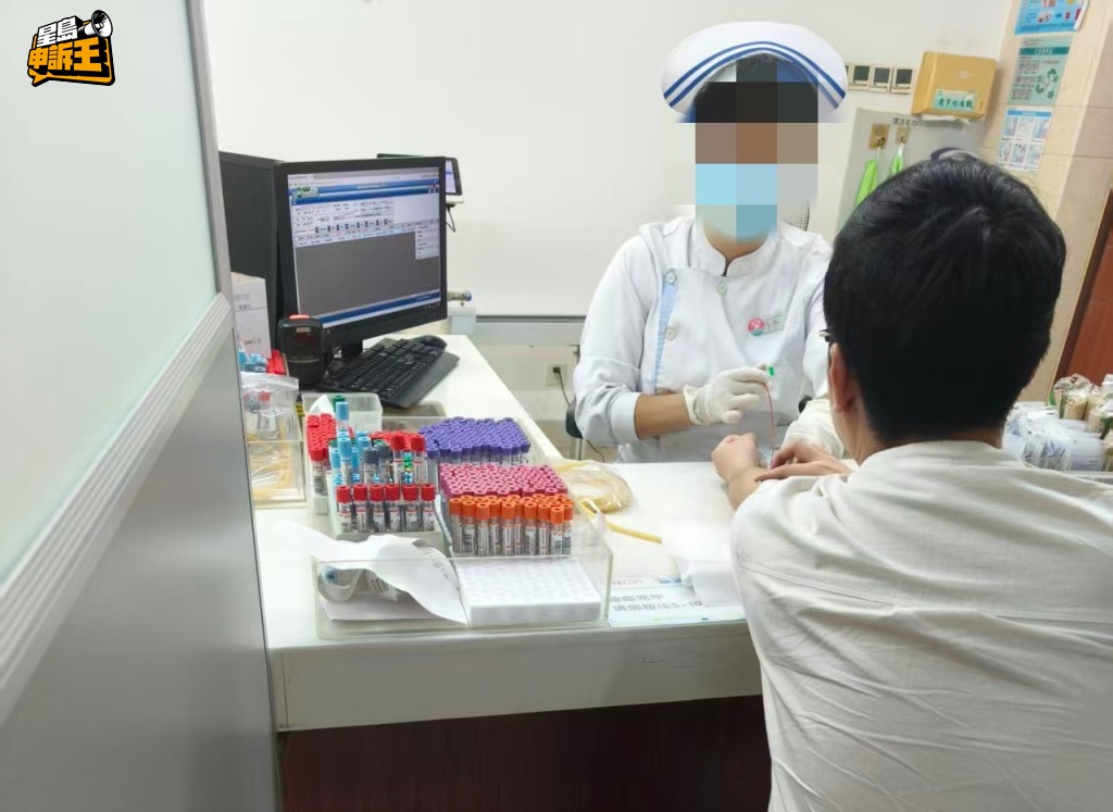 Justin按醫生要求驗血，查看各類指標是否適合注射「瘦瘦筆」。