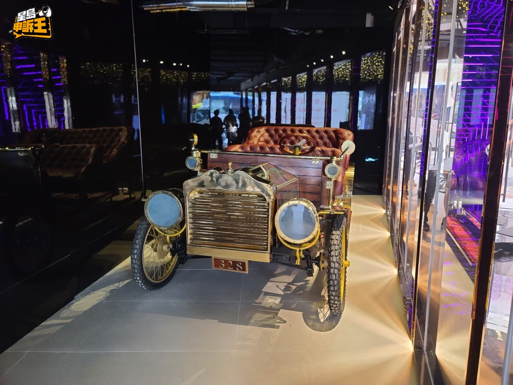 昔日「大富豪夜總會」 放在舞池旁邊的勞斯萊斯，已經翻新放在店內。