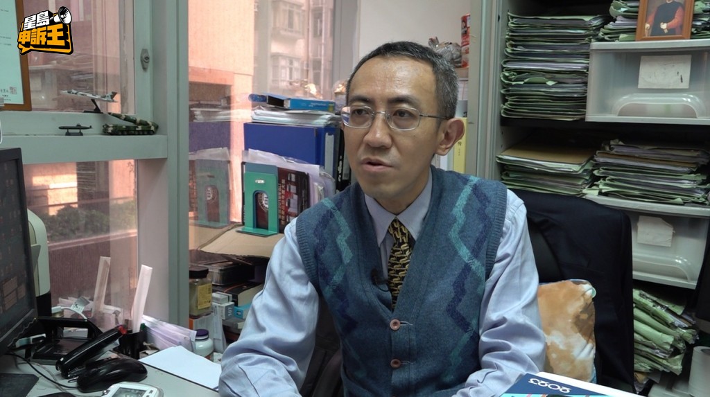 律師曹希聖指出，雖然單憑影片無法證明該青年吸食「依托咪酯」或其他毒品。惟根據港鐵附例，可以控告該滑板青年在港鐵車廂內飲食和吸煙。