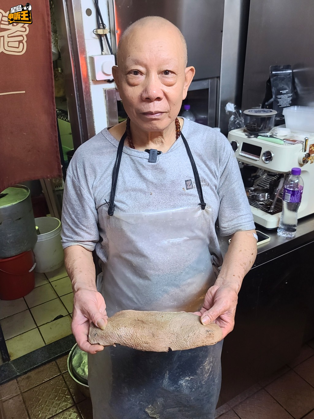 就算現時麥先生已不在屠房工作,仍可透過行家取得不少新鮮雜,包括牛沙瓜、牛膀和牛肺等。 就算現時麥先生已不在屠房工作,仍可透過行家取得不少新鮮雜,包括牛沙瓜、牛膀和牛肺等。