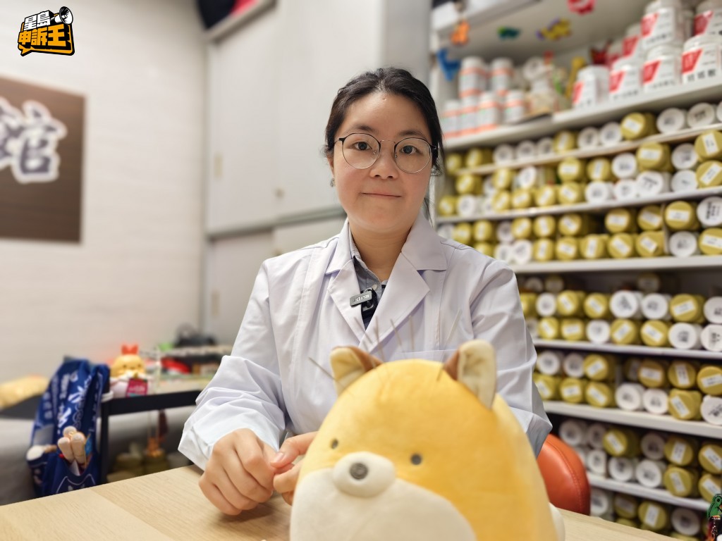香港中醫藥管理委員會註冊中醫師胡凱淋透露,常有家長因覺得孩子成績差,懷疑是否患有ADHD,便帶同子女前來求診針灸。 香港中醫藥管理委員會註冊中醫師胡凱淋透露,常有家長因覺得孩子成績差,懷疑是否患有ADHD,便帶同子女前來求診針灸。