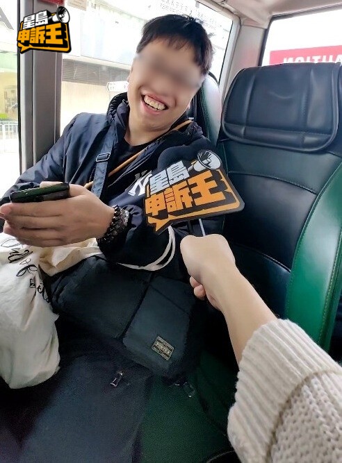 穿梭巴士乘客黃先生，同樣稱自己因為掛着玩電話忘記扣安全帶，還記自己帶着很多隨身物品，感到不便。