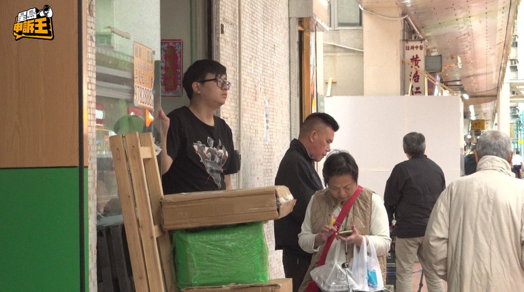 自提點負責人葉先生對貨物被扣押,感到十分無奈。 自提點負責人葉先生對貨物被扣押,感到十分無奈。