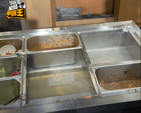大家爭相去夾餸，導致很多餸菜不用十分鐘的時間，已經被清空。