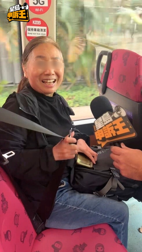 長者乘客坦言曾聽過不扣安全帶會罰款，但一時忘記。