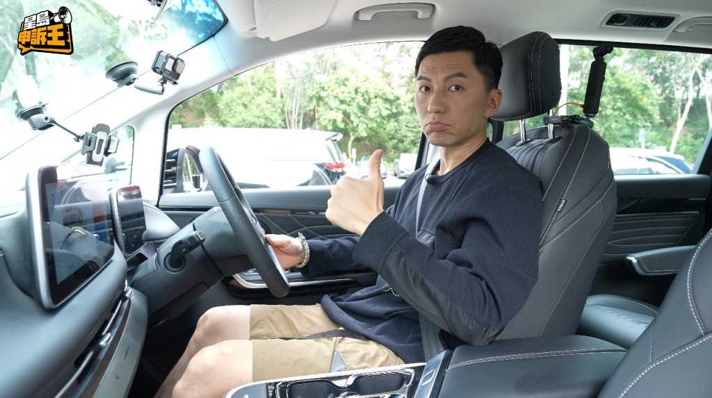 作為資深駕駛者,阿Ben當然知道在馬路上要跟前車保持兩秒距離。 作為資深駕駛者,阿Ben當然知道在馬路上要跟前車保持兩秒距離。