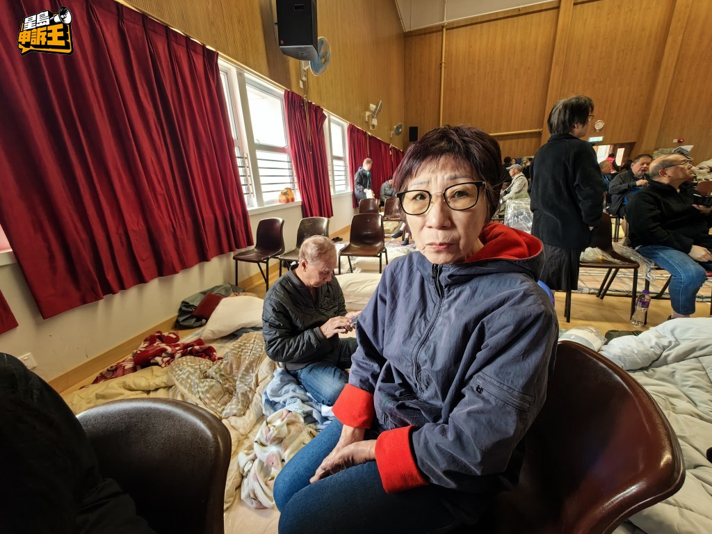 蒼惶逃生的周氏夫婦,什麼都沒拿走,安樂窩都付諸一炬。 蒼惶逃生的周氏夫婦,什麼都沒拿走,安樂窩都付諸一炬。