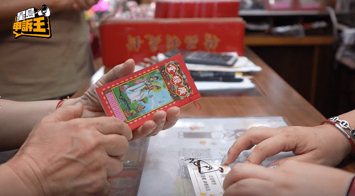 年輕一代越來越傾向於綠色殯儀，祭品也日益簡約。