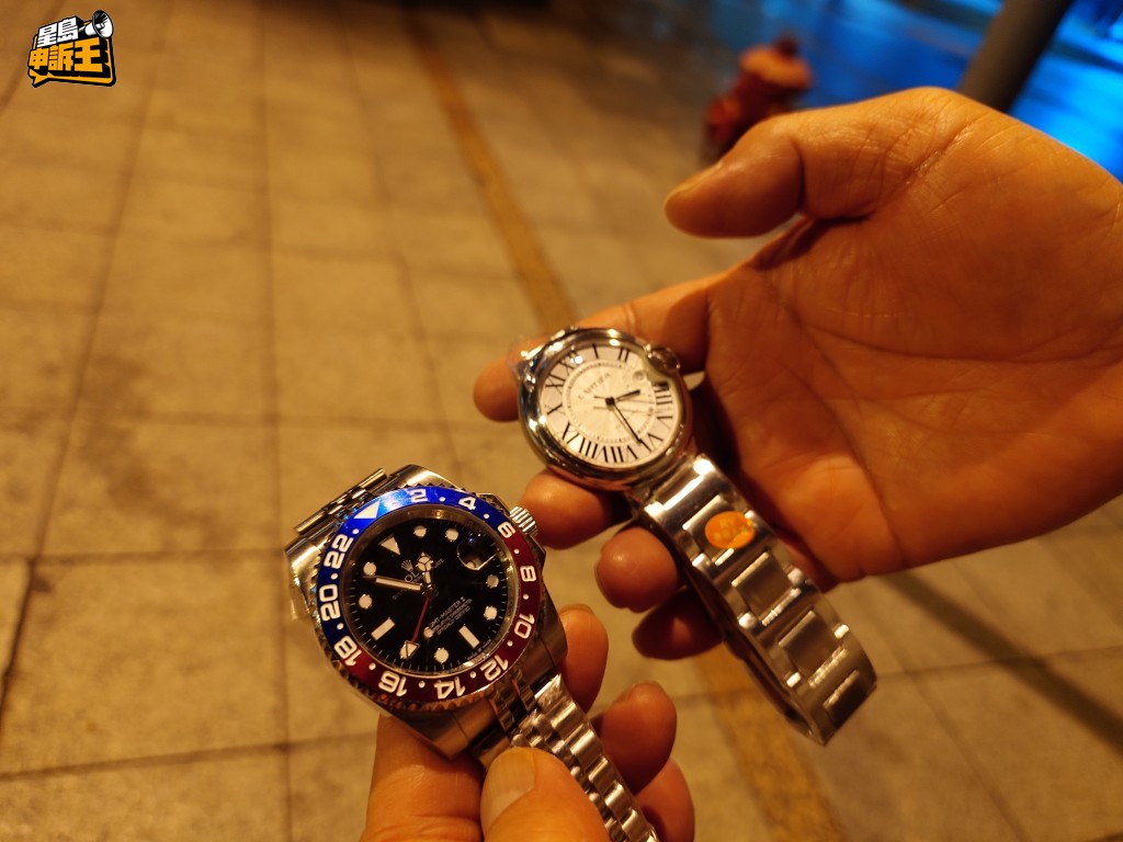 記者在新「鬼市」買入兩隻各值3百餘元的山寨錶，分別為仿製勞力士GMT Master II (左)，以及仿製卡地亞「氣球錶」(右)。