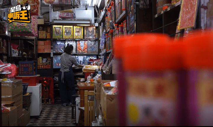 kaka在接手後才意識到，許多人並未經歷老年的階段，就已離開人世。