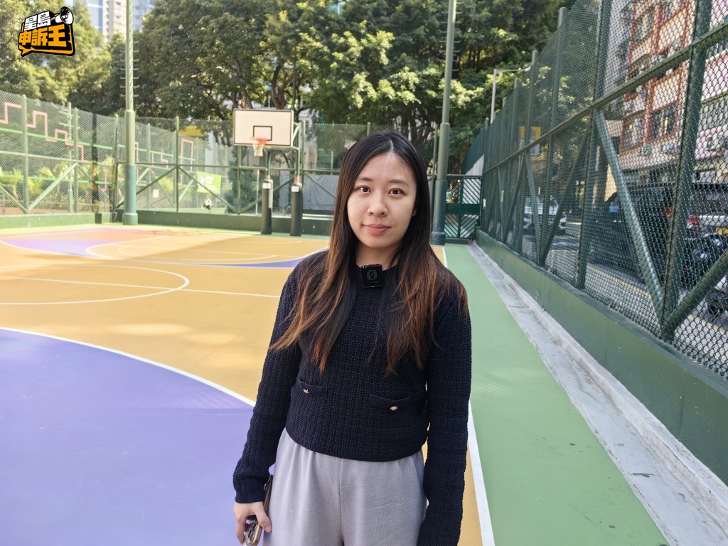 中西區區議員張嘉恩,建議調節球場打匹克球的時間,以減少對街坊的影響。 中西區區議員張嘉恩,建議調節球場打匹克球的時間,以減少對街坊的影響。