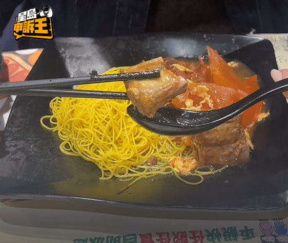燜排骨這道菜，口味偏淡而不濃味，適合老人家食用。