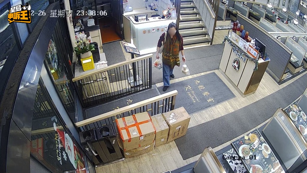 吳女士稱,當天她帶走的飯盒均屬準備棄置、燒味的頭頭尾尾部位;餐廳卻以「盜竊」為由解僱了她,形容十分無理。(相片來源:受訪者提供) 吳女士稱,當天她帶走的飯盒均屬準備棄置、燒味的頭頭尾尾部位;餐廳卻以「盜竊」為由解僱了她,形容十分無理。(相片來源:受訪者提供)