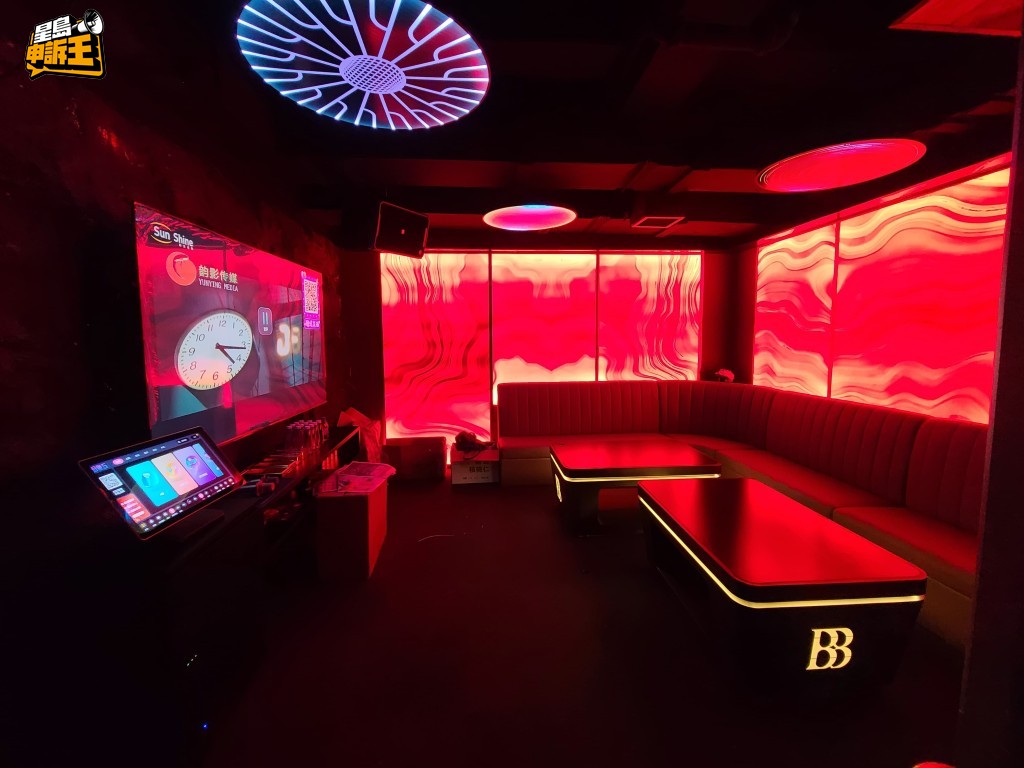 「火區」就以火焰圖案的LED燈作為佈置，紅紅火火非常搶眼。