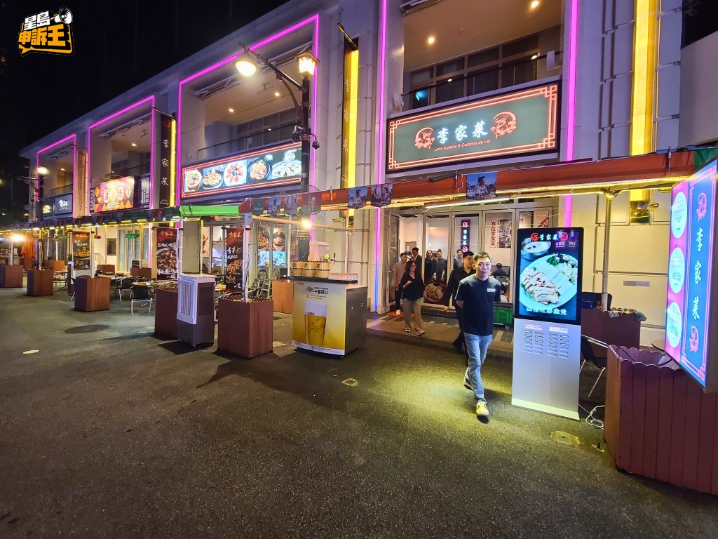 家族三代賣牛雜的澳門餐飲業人士,創立餐飲新品牌,除了繼續賣招牌牛雜,亦加入精緻中菜元素,曾經連續數年獲得米芝蓮榮譽,以及多項飲食大獎。 家族三代賣牛雜的澳門餐飲業人士,創立餐飲新品牌,除了繼續賣招牌牛雜,亦加入精緻中菜元素,曾經連續數年獲得米芝蓮榮譽,以及多項飲食大獎。